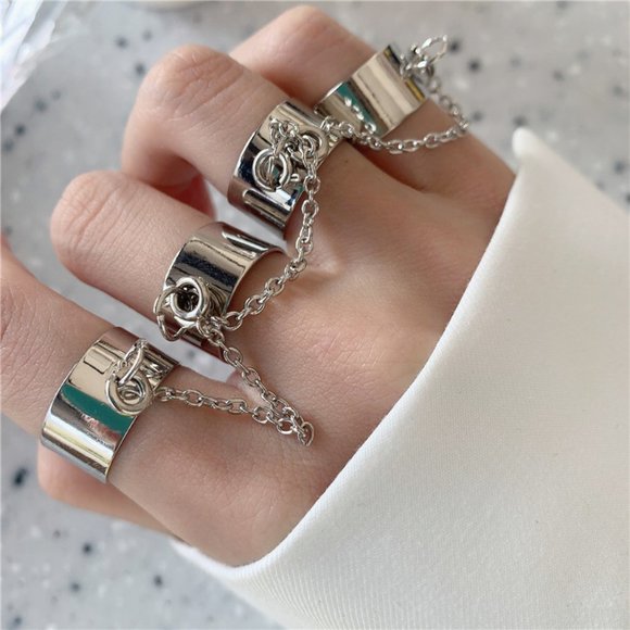 Silver rings - Picture 1 of 3